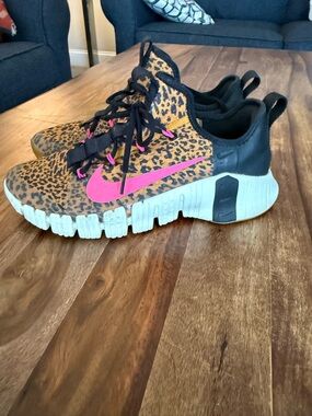 Nike free metcon Leopard Print Women's Sneakers with Pink Swoosh size 10.5